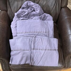 Lavender King Size Sheet Set w 2 pillowcases that begs for someone to sleep on.